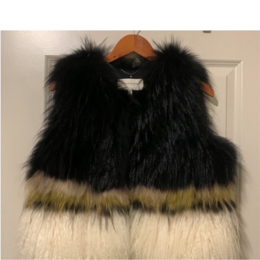 NEW RUNWAY* Bcbgmaxazria Runway The Monaco Real fur vest* Runs one size S-M-L - Picture 3 of 11